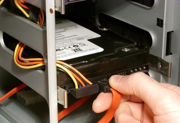 unidad índice panel Cómo instalar un nuevo disco duro en tu computador de escritorio? | Spartan  Geek
